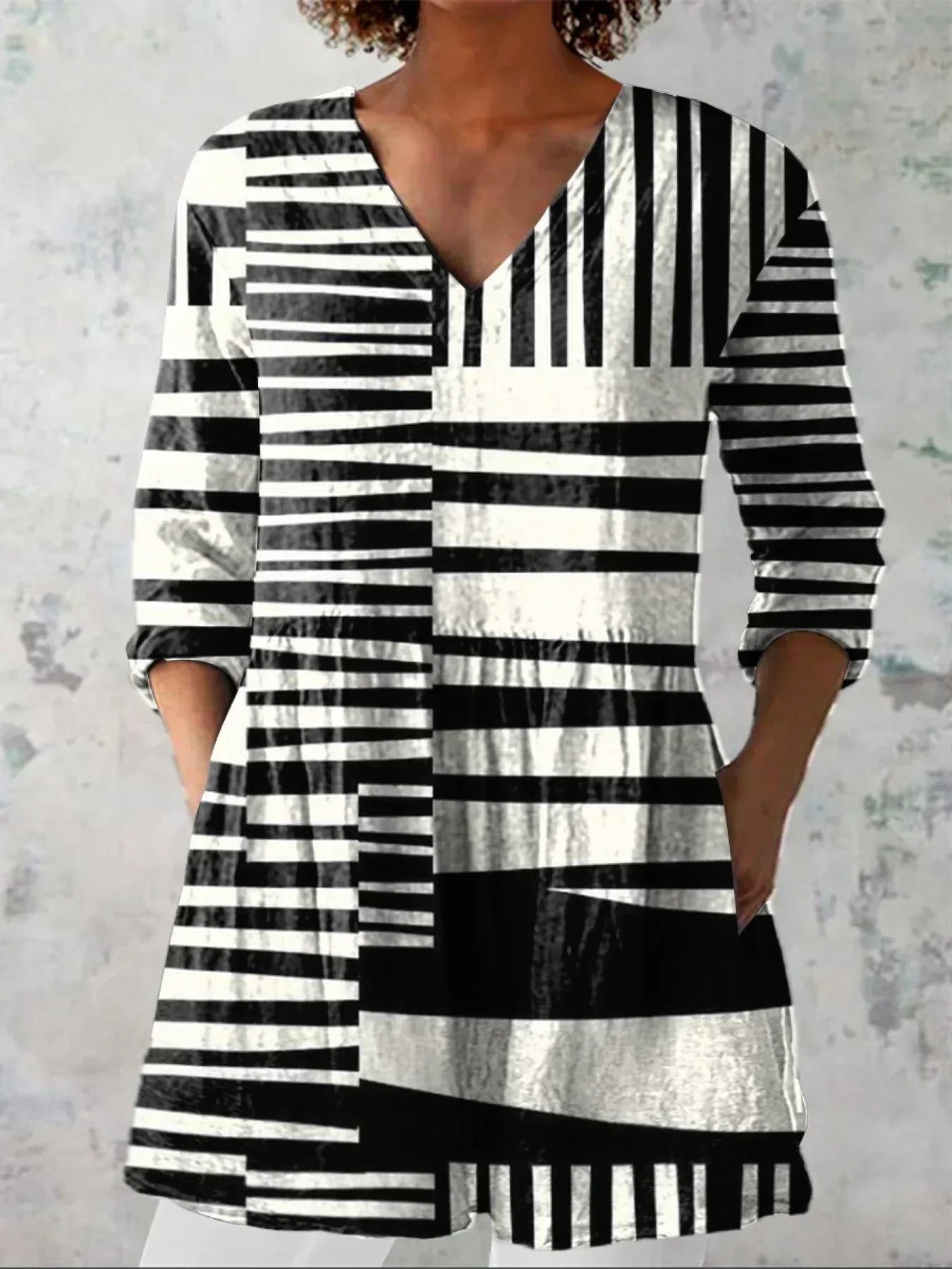 Juliette | Abstract Gestreept V-Hals Shirt