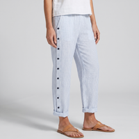 TESS | Gestreepte Pantalon met Knoopdetail | 1+1 GRATIS