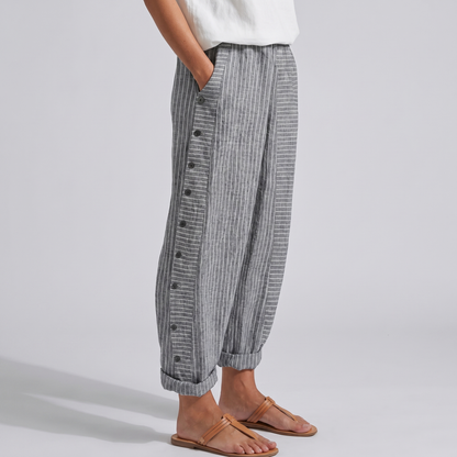 TESS | Gestreepte Pantalon met Knoopdetail | 1+1 GRATIS